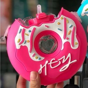 "Circle Sipper: The Doughnut Delight Water Bottle!"